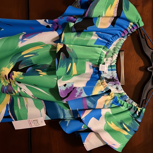 Super cute dress, can be worn on or off shoulders. NWT - Picture 2 of 3